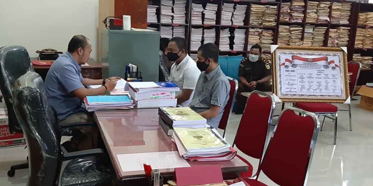 oknum-polisi-beoga-jadi-tahanan-kejari-mimika